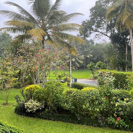 Surveyor'S Residence Bungalow Kandy Eksteriør billede