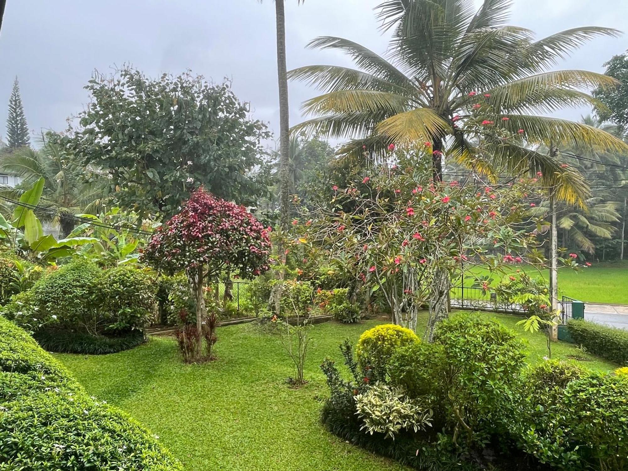 Surveyor'S Residence Bungalow Kandy Eksteriør billede