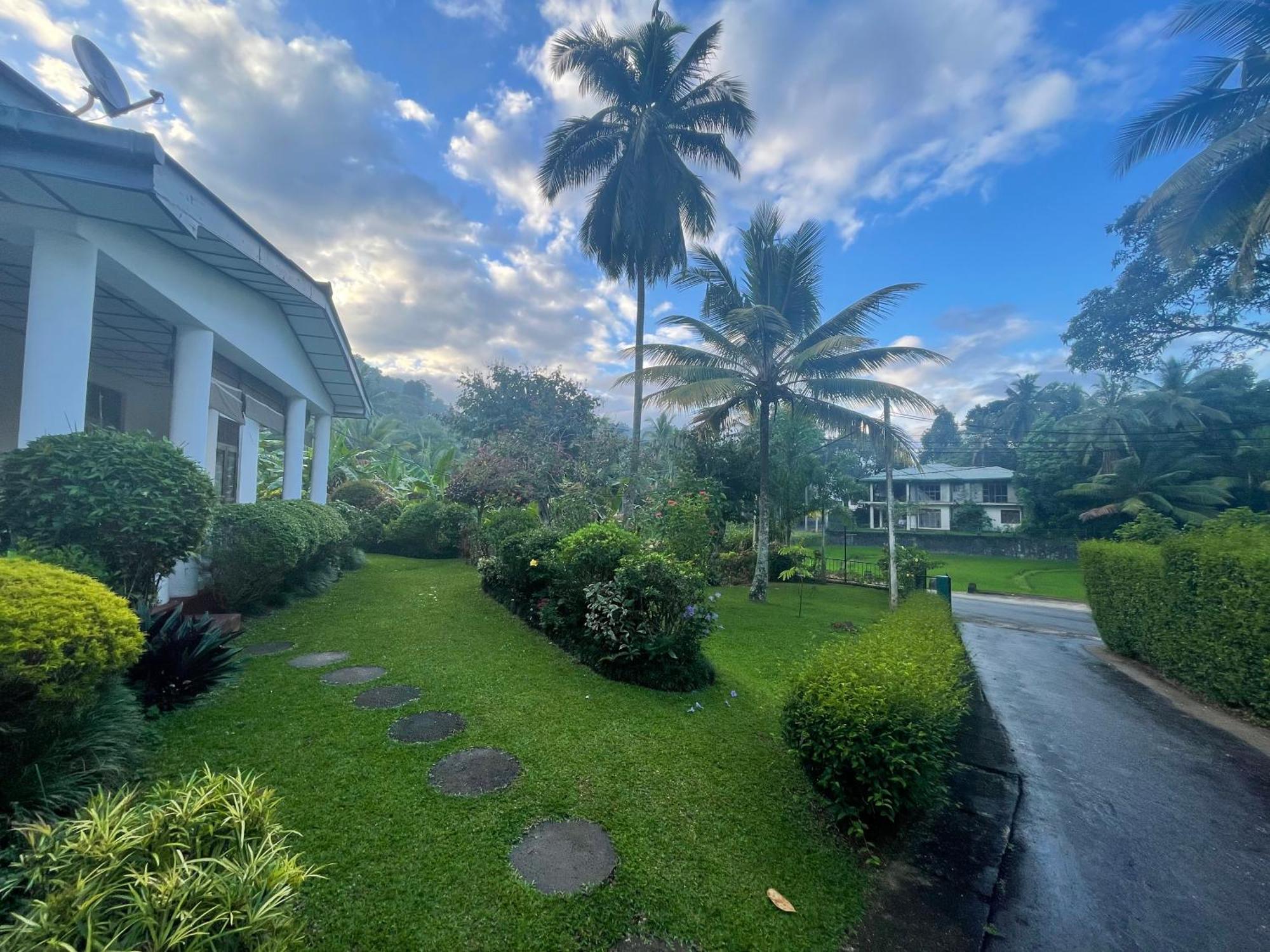 Surveyor'S Residence Bungalow Kandy Eksteriør billede