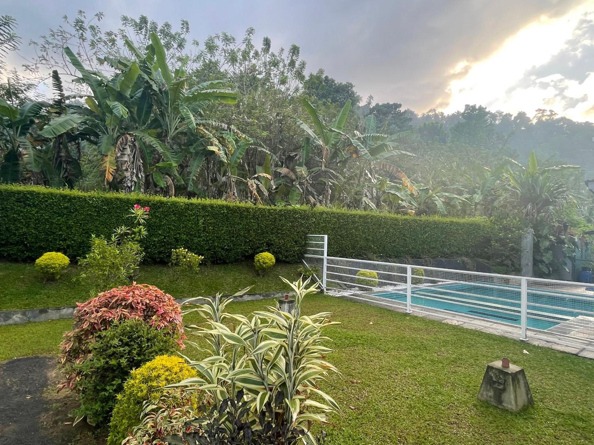 Surveyor'S Residence Bungalow Kandy Eksteriør billede
